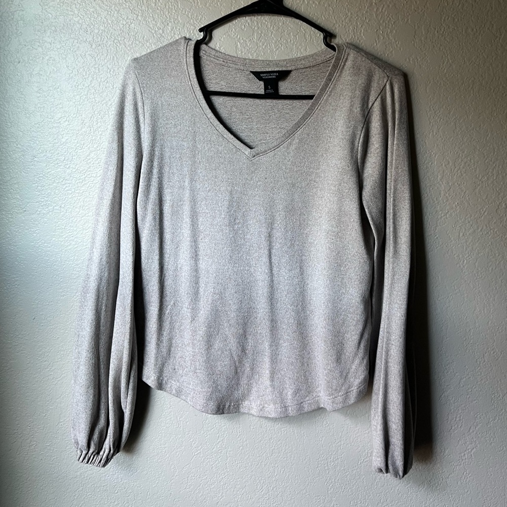 Simply Vera Vera Wang Light Gray V-Neck Blouse